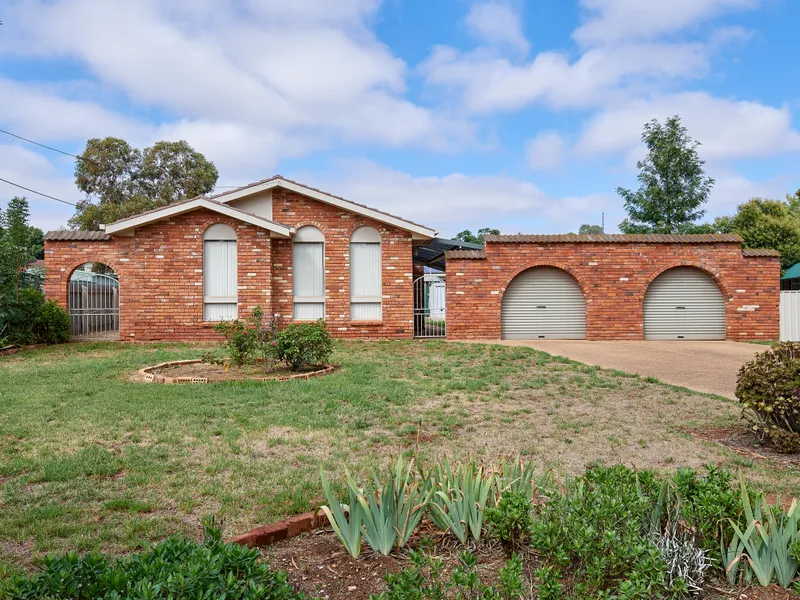 Well presented & opposite parkland