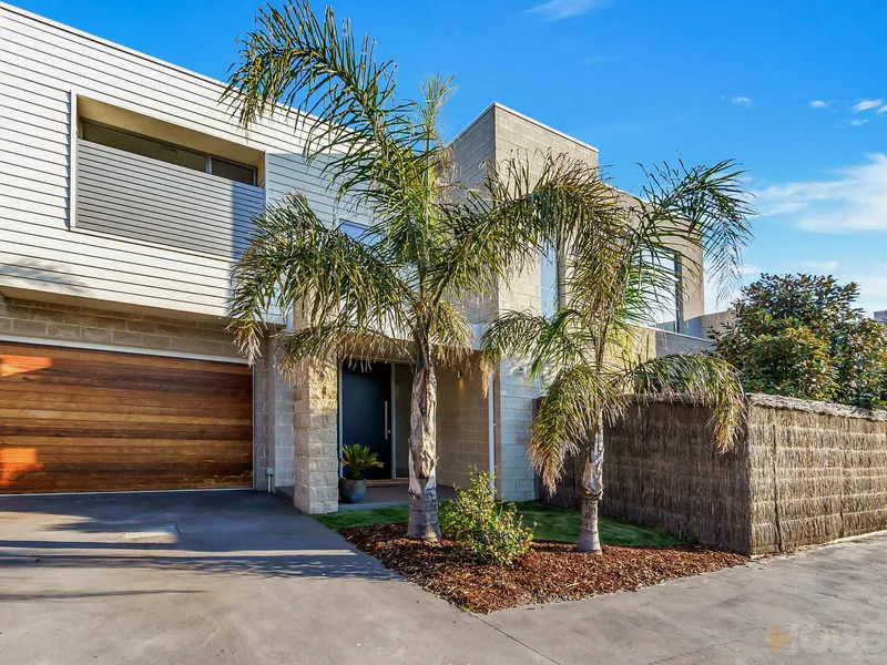 COASTAL LUXE & OWN PRIVATE PATH TO THE SAND