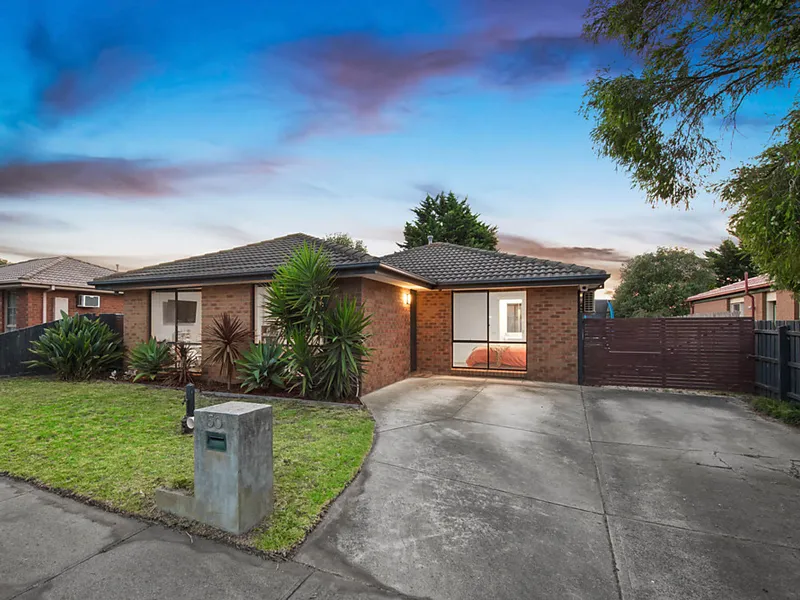 PERFECT FIRST HOME – MOVE IN AND ENJOY IN COURTENEY GARDENS ESTATE