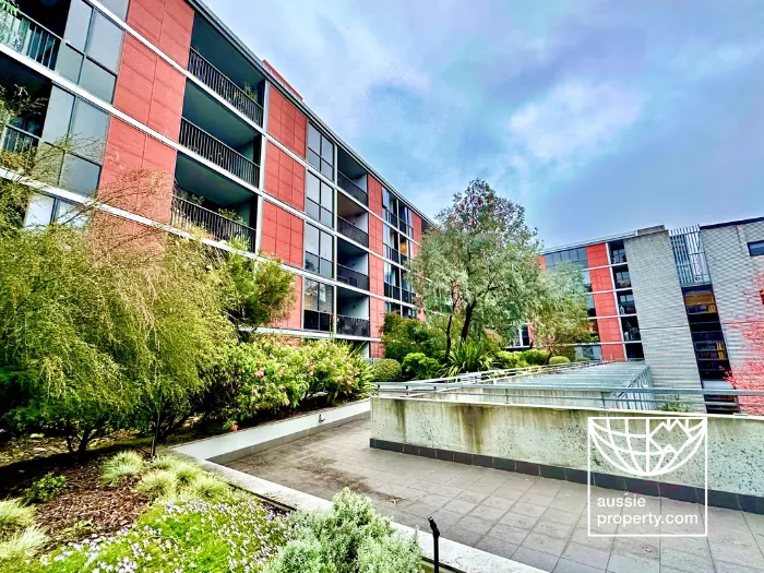 A RARE Find – Oversize 1 Bed with Parking