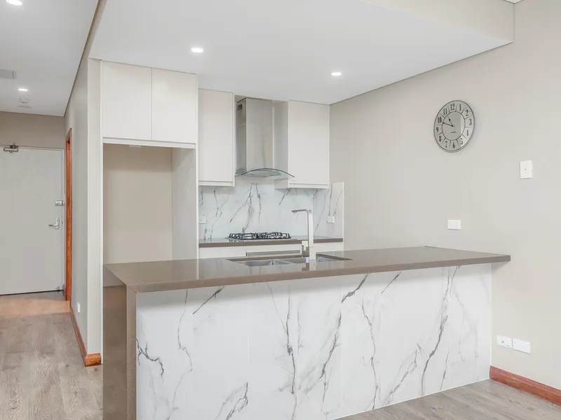 VERY CONVENIENT LARGE FULL RENOVATED ONE BEDROOM + PARKING