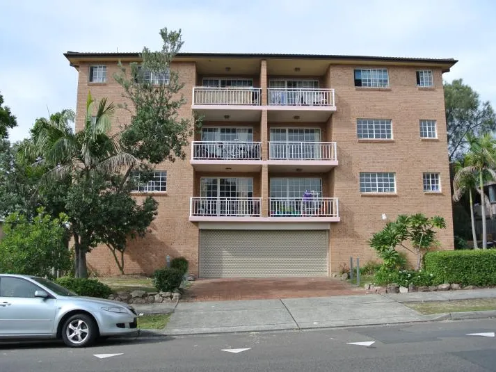 MODERN THREE BEDROOM APARTMENT + 2 BATHROOMS + STOREROOM