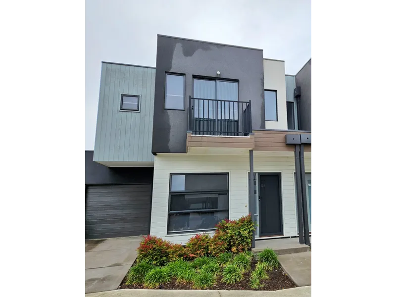 Townhouse with your own Juliet Balcony!