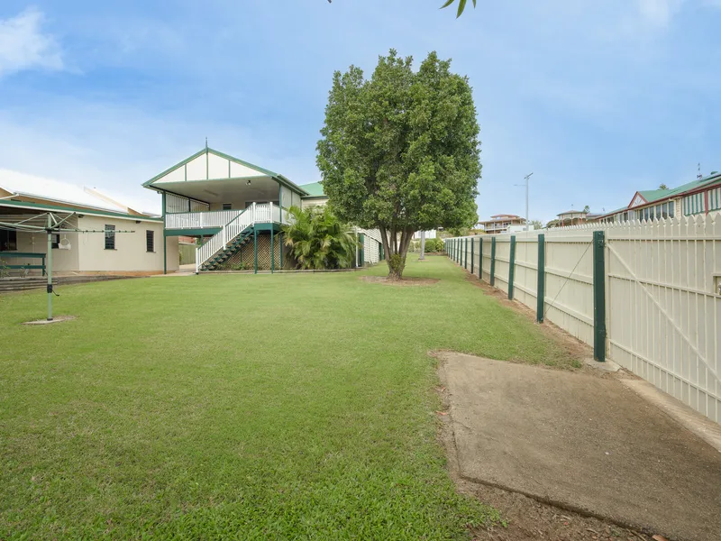 BEAUTIFUL CHARACTER QUEENSLANDER HOME WITH 2 BAY SHED!