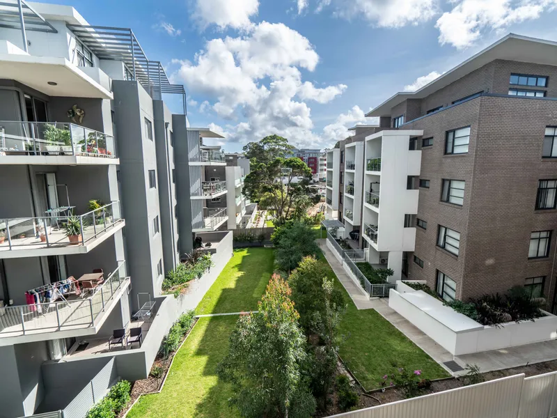 Luxury unit on a quiet location, ready to move in August!