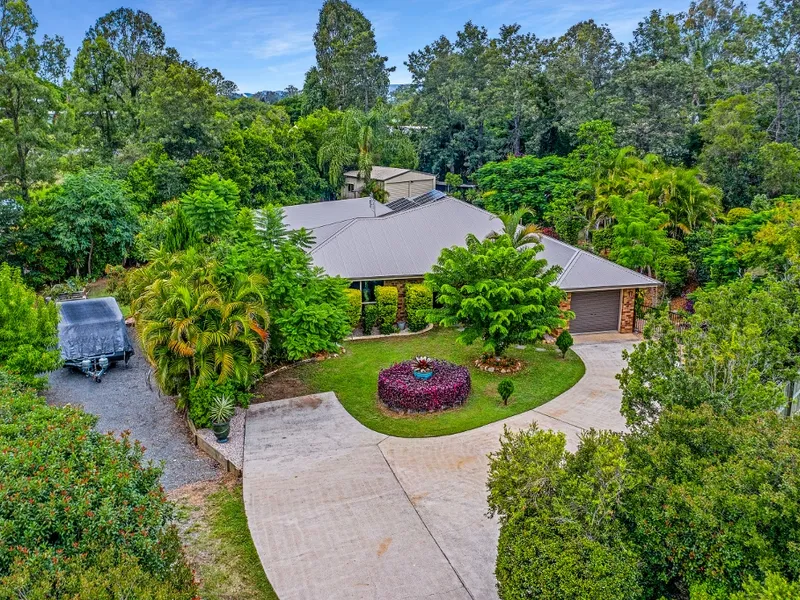 Family Home on 1/2 acre with Shed!