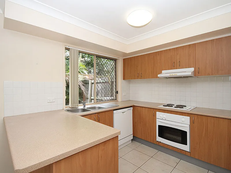 44/25 Lang Street,Sunnybank Hills - Walk to railway, bus and no lawns to mow