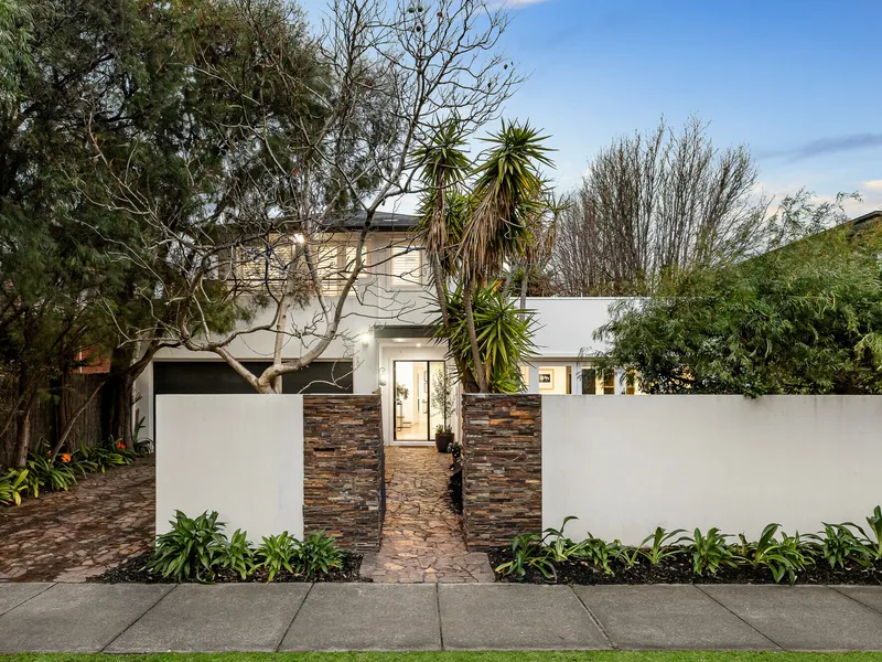 Stylish, Sun-Filled & Supremely Positioned Family Sanctuary