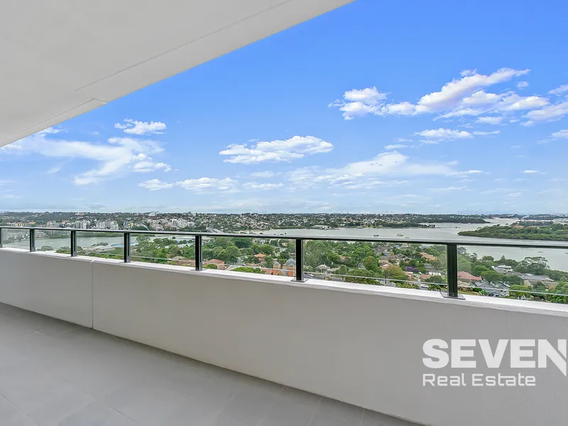 HIGH LEVEL LUXURY APARTMENT WITH CITY & WATER VIEW