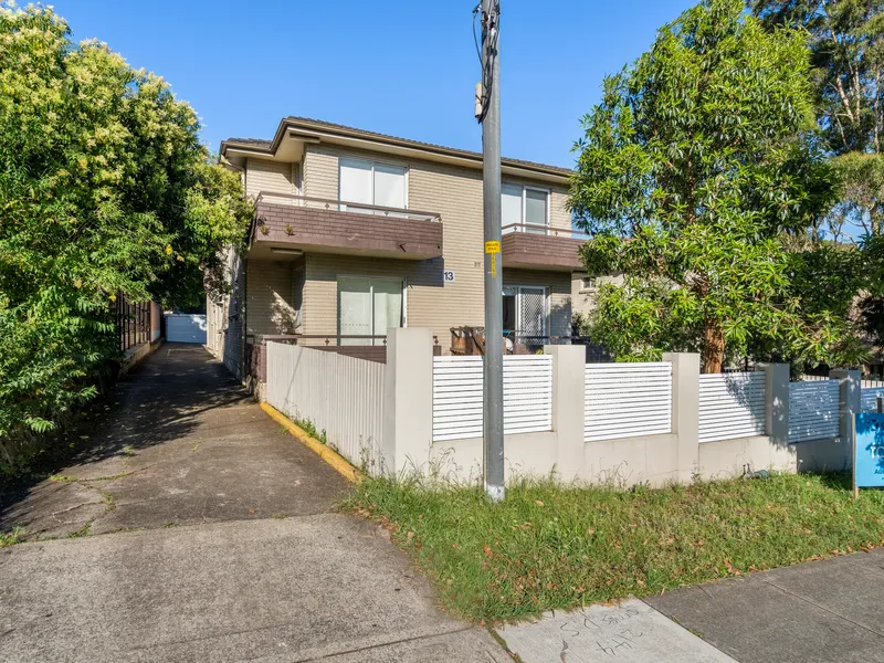 IDEAL STARTER - PRICE GUIDE $348,000 - NEAT 2 BEDROOM APARTMENT IN A CENTRAL LOCATION - OPEN TO VIEW WEDNESDAY 6-6.30PM AND SATURDAY 10-10.30AM
