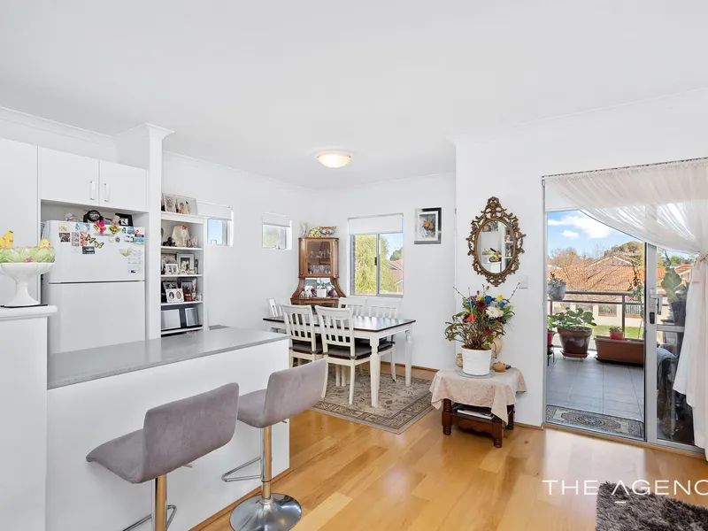 Chic Lock & Leave in a Prime Location!