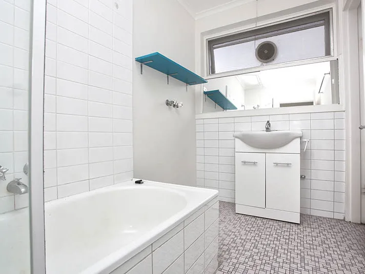 Lovely two bedroom near Caulfield Station