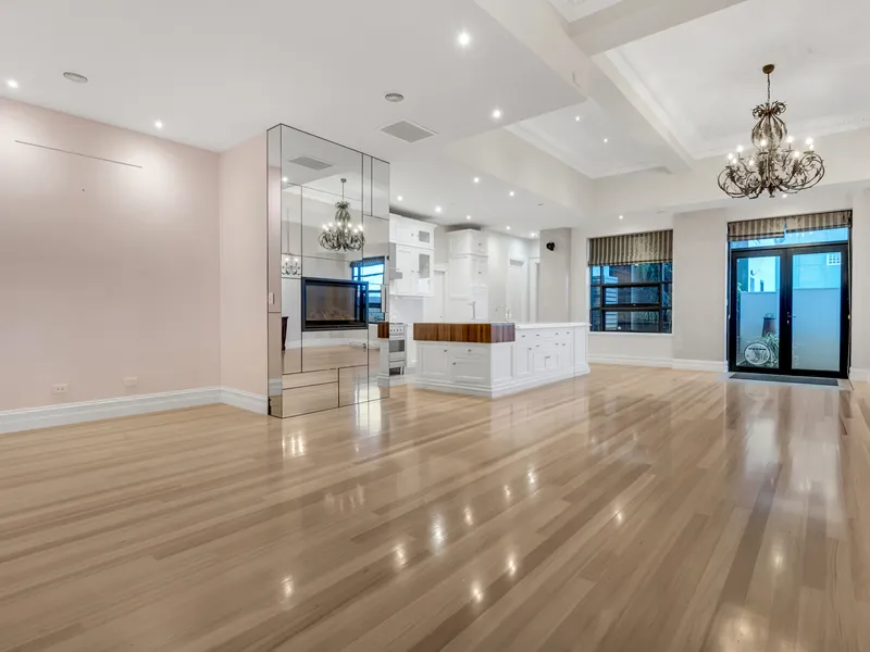 150M2 of Brunswick's Finest! Opulence Personified - Fridge -Washing machine & Dryer included!!