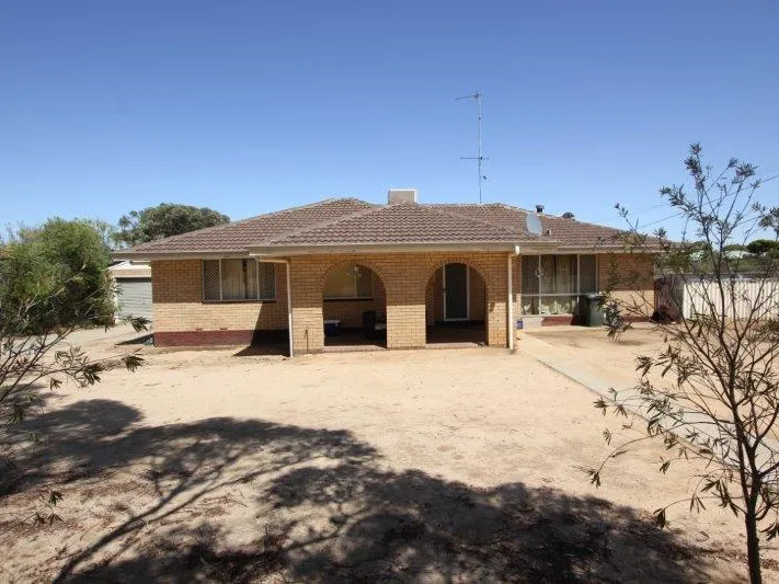 4 BEDROOM IN QUIET LOCATION!!