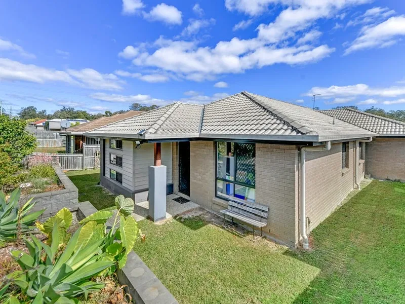 MODERN FAMILY HOME PROVIDING COMFORT & FUNCTIONALITY!
