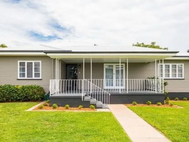 IDEAL LOCATION FOR MR AND MRS FUSSY