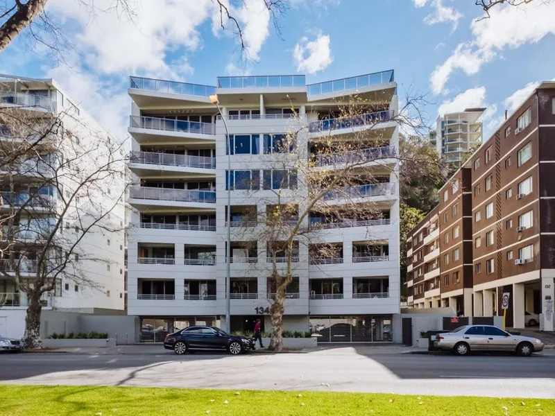 MODERN AND SPACIOUS THREE BEDROOM APARTMENT