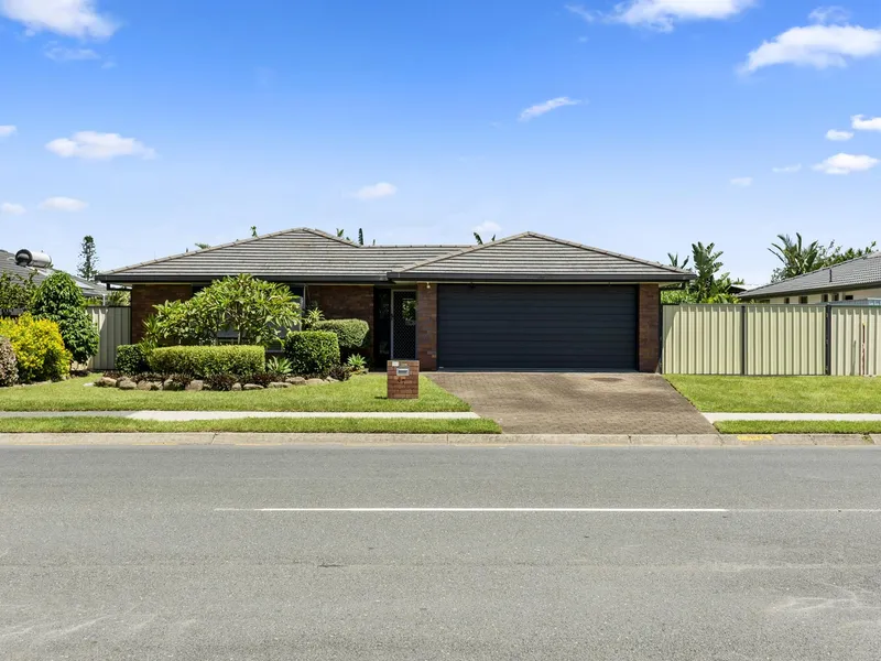 PERFECT FAMILY HOME, WALKING DISTANCE TO HIGH SCHOOL & SHOPPING CENTRE