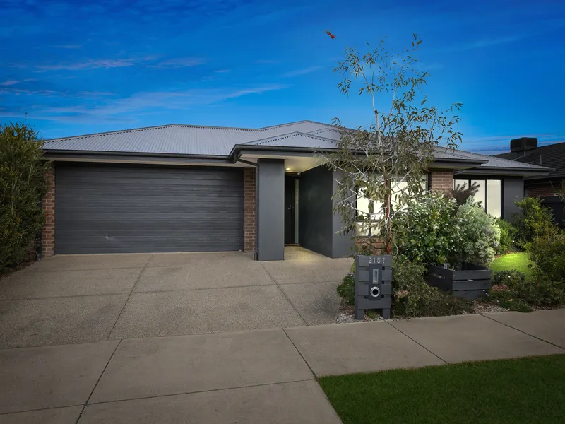 Sensational Family Living Overlooking Dooliebeal Reserve