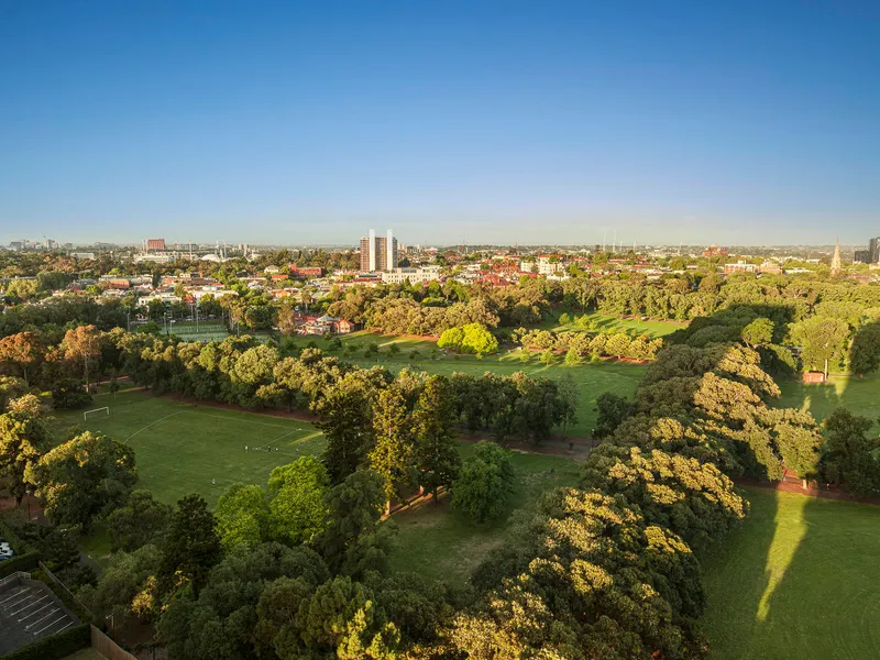 Sub-penthouse 3 bedroom apartment in PARK CENTRAL with unique uninterrupted views