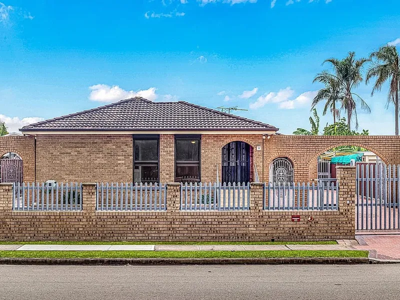 EXCELLENT CONDITION BRICK HOUSE