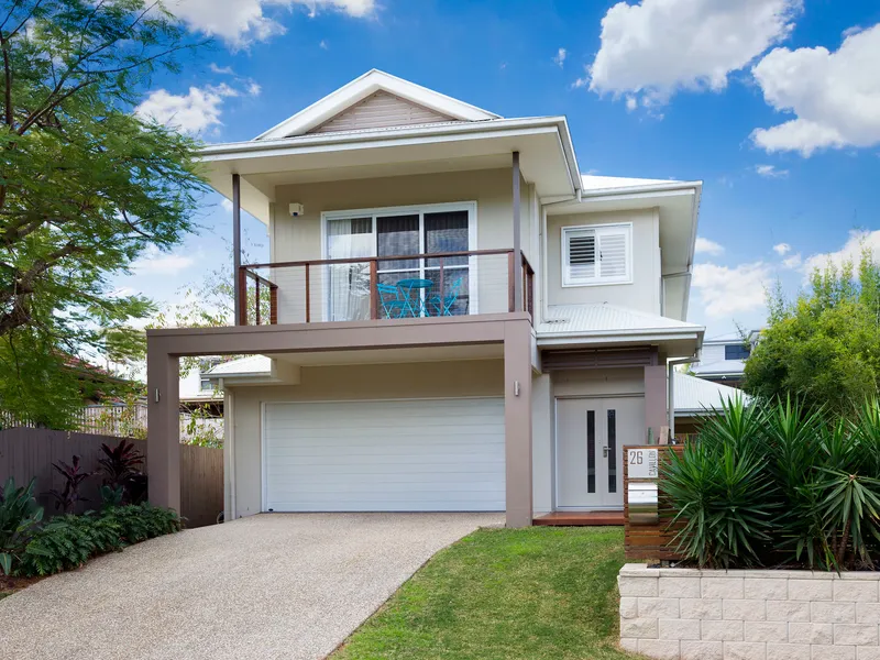Modern Elegance in the Holland Park Catchment 