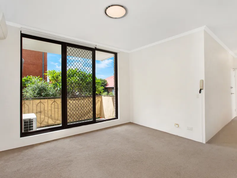 Conveniently located one bedroom apartment. Recently refreshed