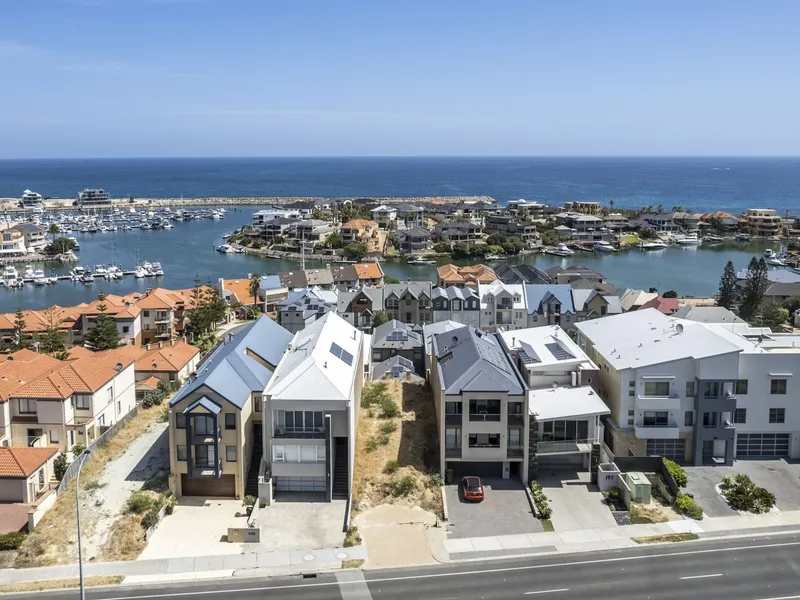 Fantastic Ocean & Marina views, three level town house block, uninterrupted sunsets, sought after suburb