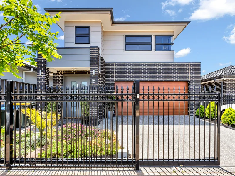 MAGNIFICENT 4 BEDROOM QUALITY BUILT FAMILY HOME & 2 LIVING AREAS & SOLAR & ALFRESCO & WOOD FIRE BRICK PIZZA OVEN