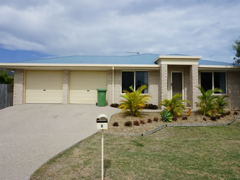 SPACIOUS FAMILY HOME AT QUEENS BEACH
