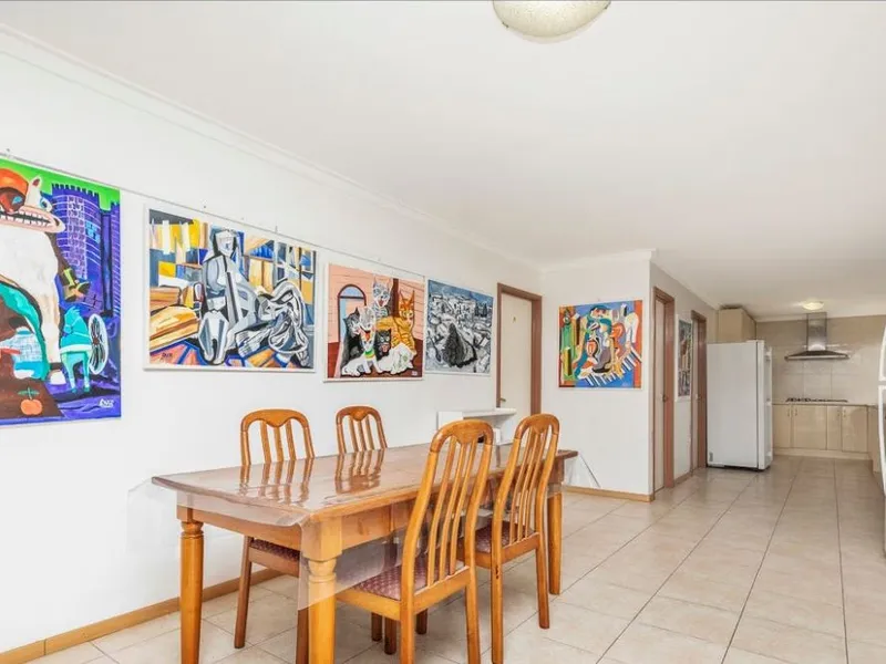 Unique 5 Bedroom 2012 Built Duplex!