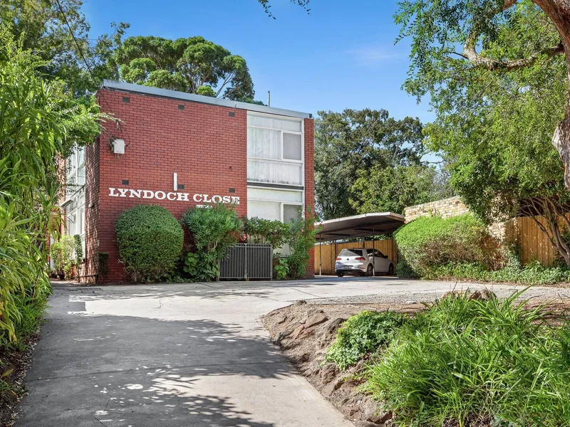 “Lyndoch Close” - Experience the best of Hawthorn.