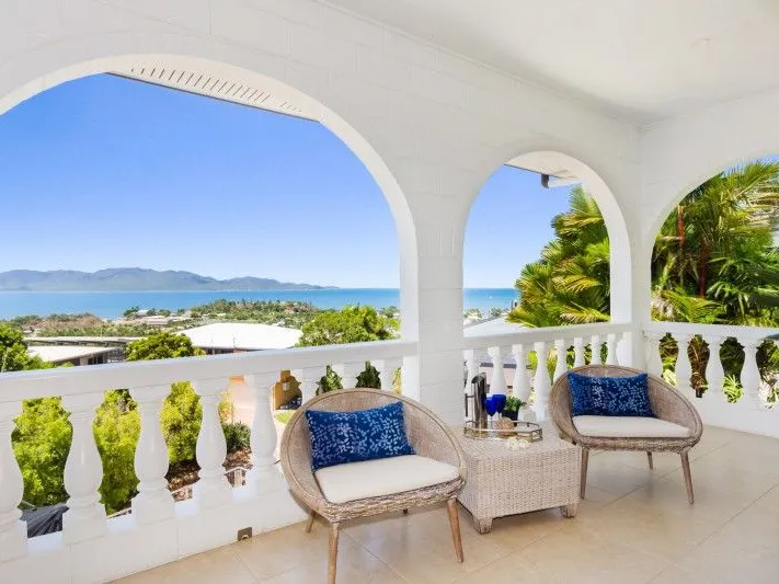 Sure to wow you- gorgeous family home with amazing views!