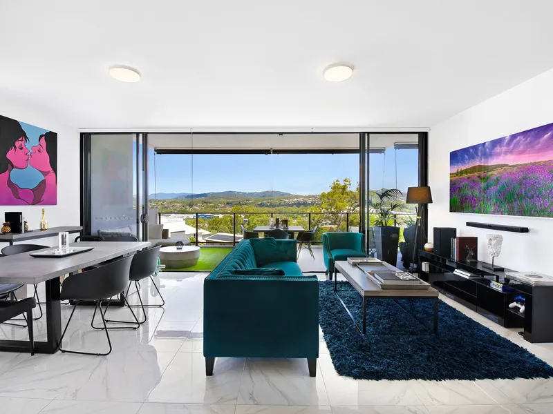 STUNNING AS NEW,  SPACIOUS APARTMENT, UNINTERRUPTED VIEWS 