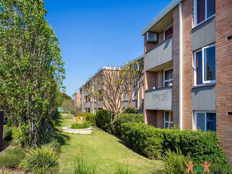 FIRST FLOOR UNIT IN A FANTASTIC LOCATION.