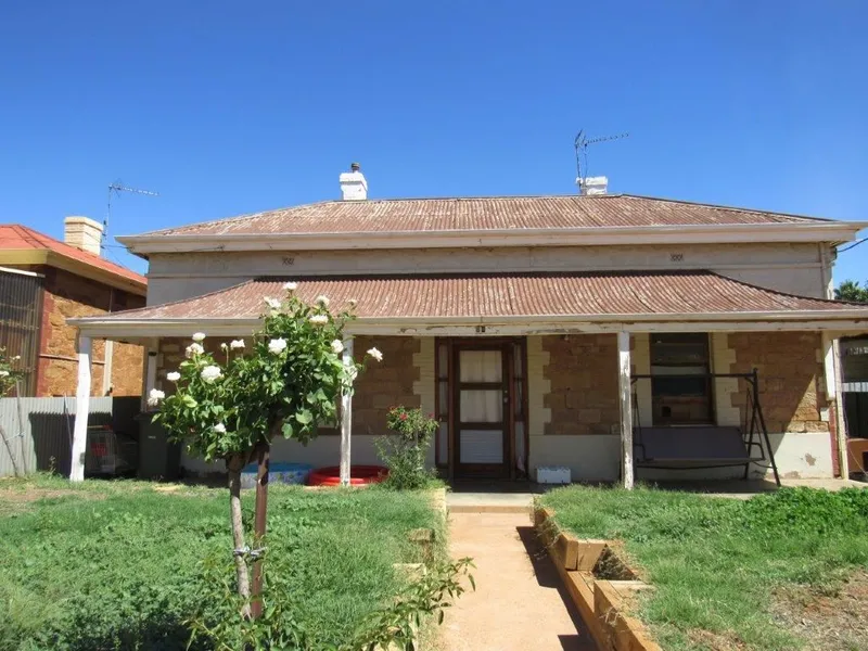 Symetrical Cottage -Spacious Stone Home
