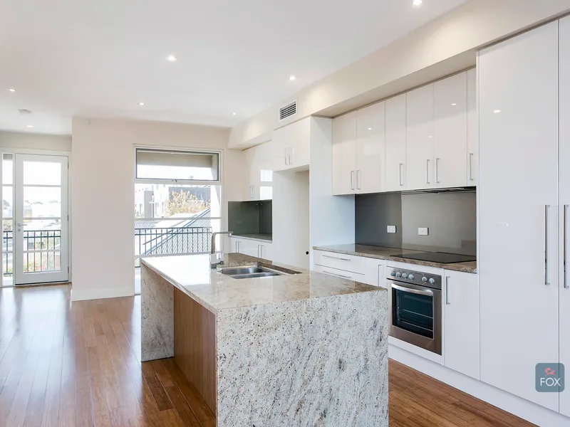 MODERN 3 BEDROOM TOWNHOUSE!