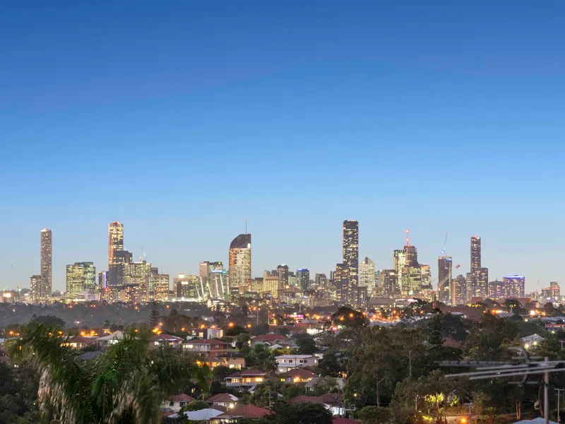 AMAZING VIEWS – PRIME POSITION – BEAUTIFUL HOME!