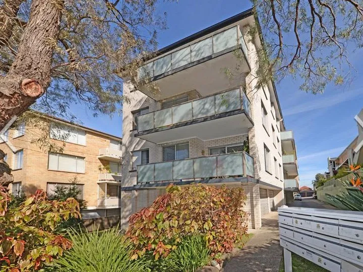Spacious North Facing 3 bedroom Apartment