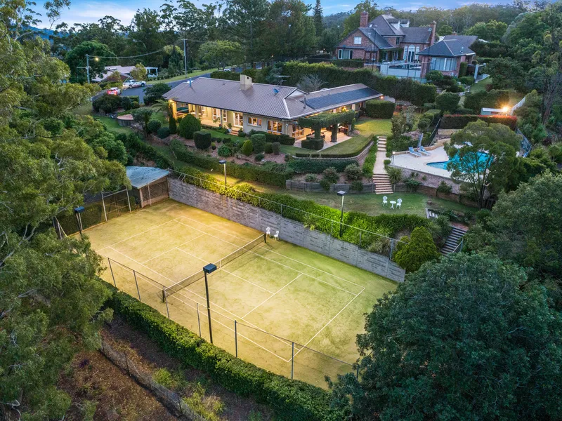 Private Family Retreat with Pool & Tennis Court