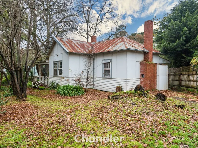 RENOVATE OR REBUILD IN THE HEART OF TECOMA!
