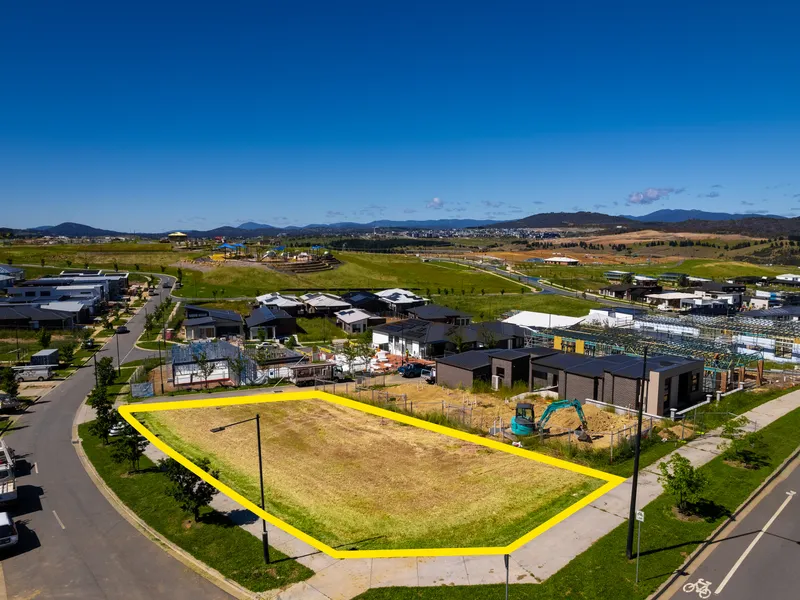 Spacious 750m2 Corner Block - with an expansive view of the Brindabella's