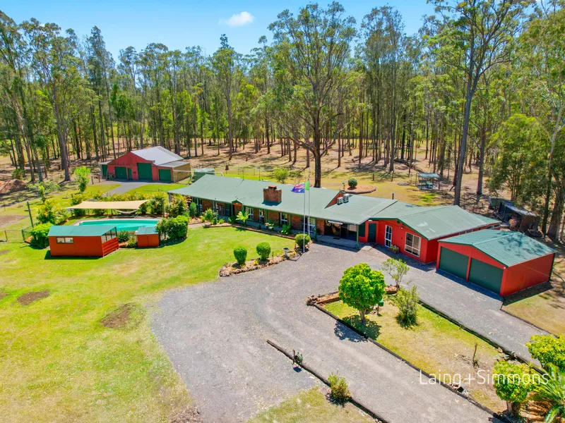 Rustic Elegance – 4 Bedroom Sanctuary on 5 Acres