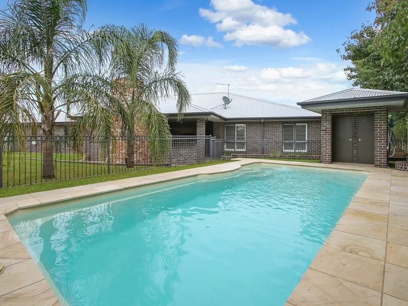 FIVE STAR RESORT LIVING