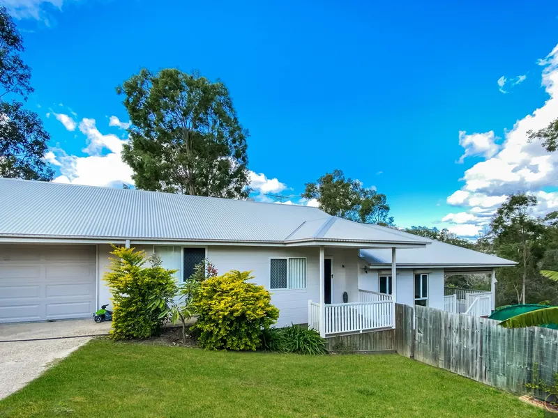 PEACEFUL HOUSE ON A QUIETER STREET WITH BUSHLAND VIEWS!