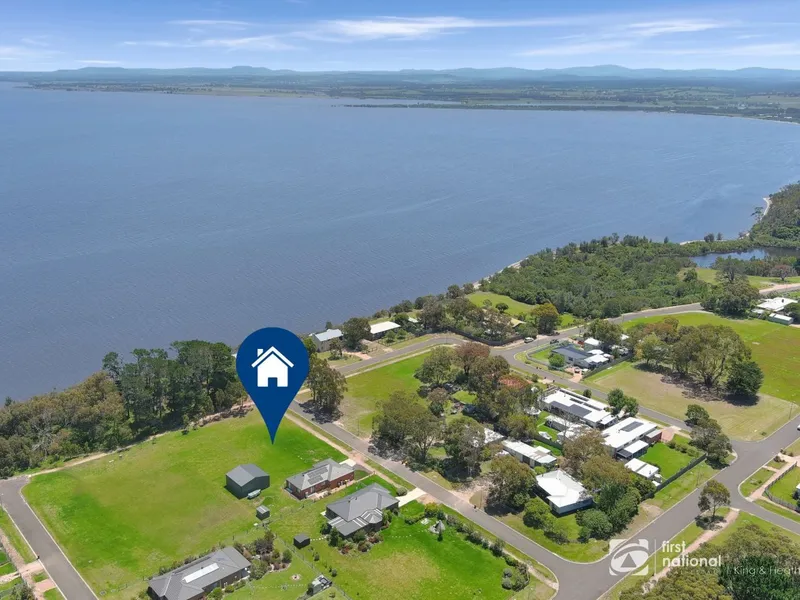 LIKE NEW ON HALF AN ACRE