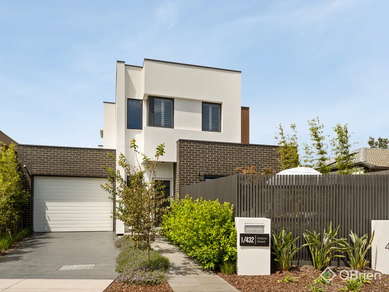 Unrivalled Style Steps from the Station and Foreshore