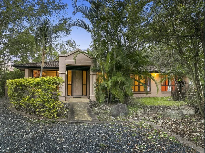 Family Home on Large Secluded Block!!