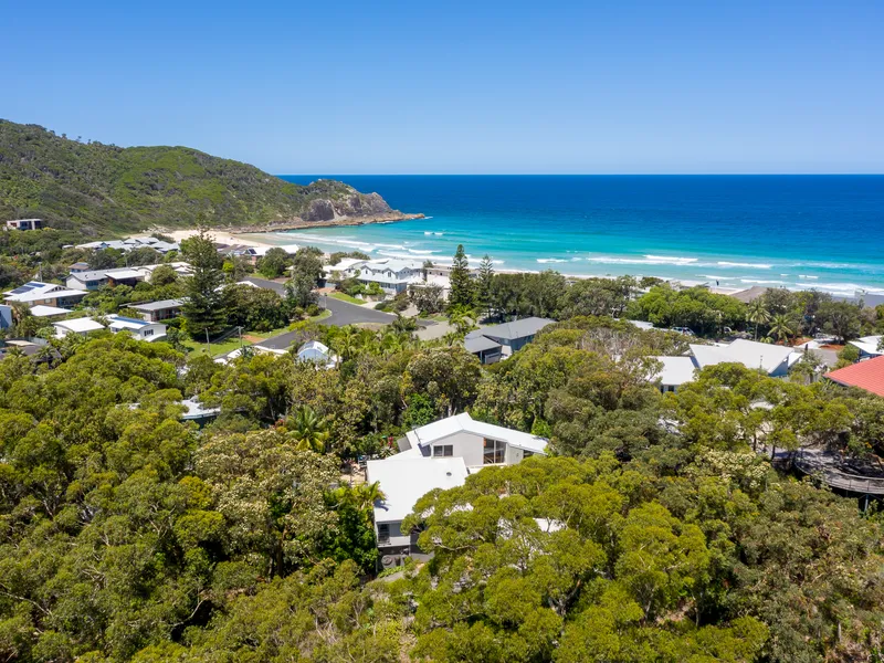 A unique and captivating beach house on 1767sqm