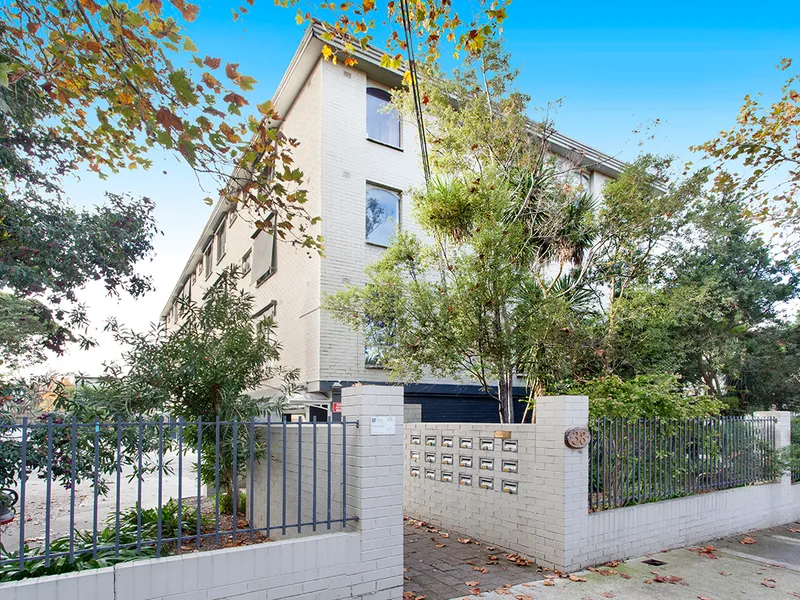 STUDIO APARTMENT ON TREE LINED STREET | HODGES CAULFIELD